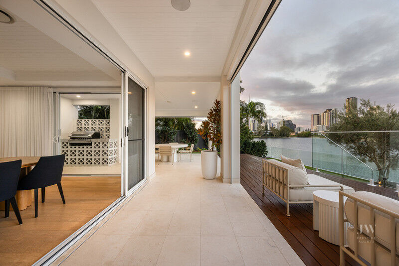 33 Verdichio Avenue, Mermaid Waters Qld 4218