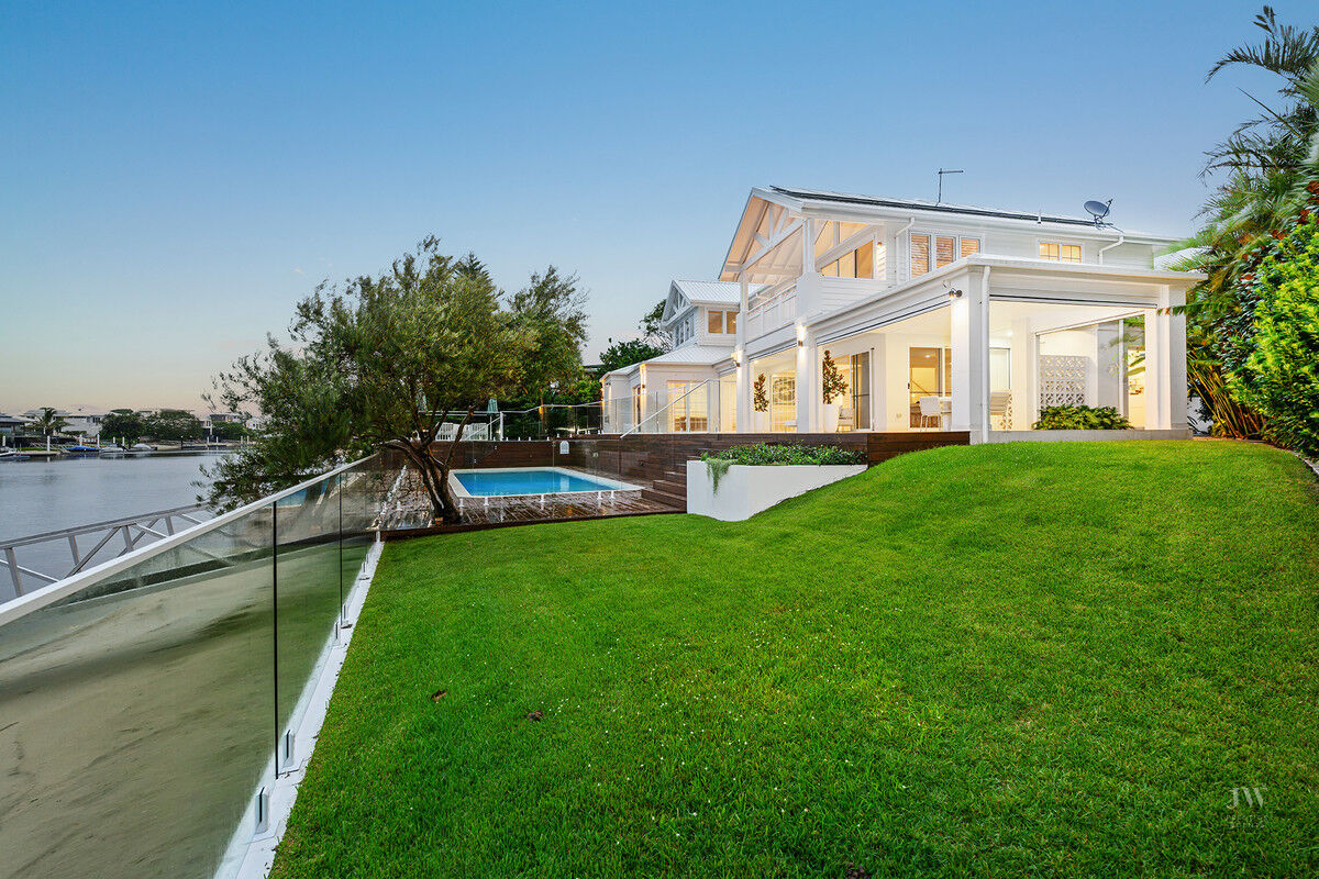 33 Verdichio Avenue, Mermaid Waters Qld 4218