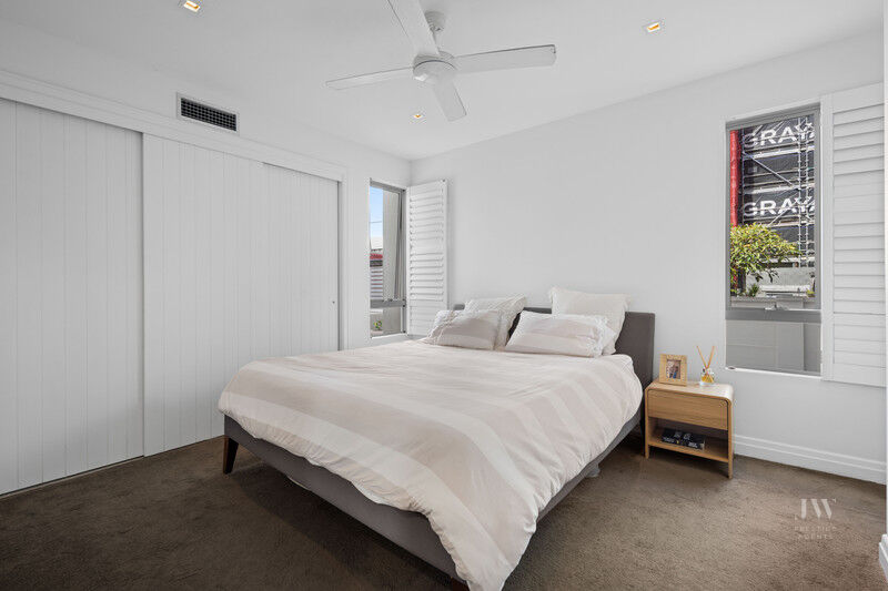 2 / 160 Jefferson Lane, Palm Beach Qld 4221