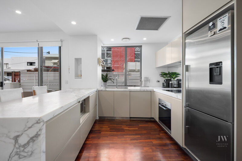 2 / 160 Jefferson Lane, Palm Beach Qld 4221