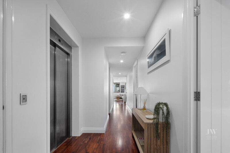 2 / 160 Jefferson Lane, Palm Beach Qld 4221