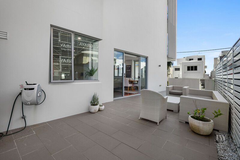 2 / 160 Jefferson Lane, Palm Beach Qld 4221