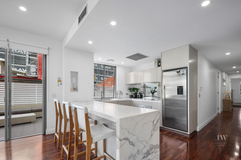 2 / 160 Jefferson Lane, Palm Beach Qld 4221
