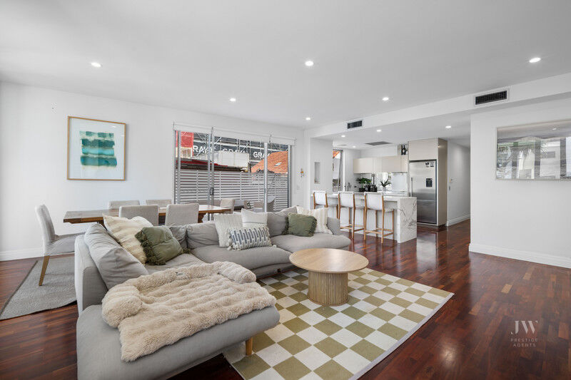2 / 160 Jefferson Lane, Palm Beach Qld 4221