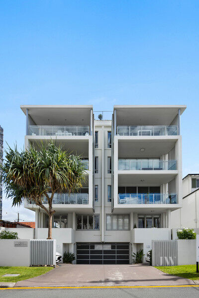 2 / 160 Jefferson Lane, Palm Beach Qld 4221