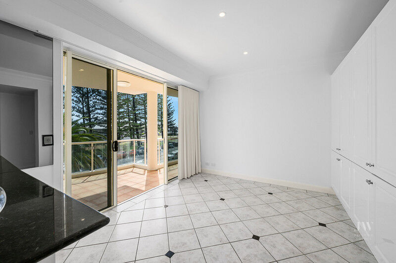 3 / 106 Old Burleigh Road, Broadbeach Qld 4218