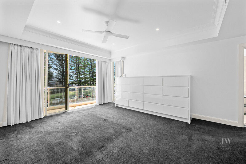 3 / 106 Old Burleigh Road, Broadbeach Qld 4218