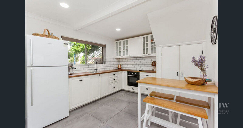 1 / 7 Sixth Avenue, Miami Qld 4220