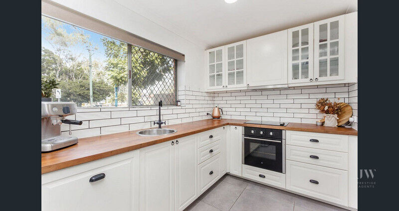 1 / 7 Sixth Avenue, Miami Qld 4220