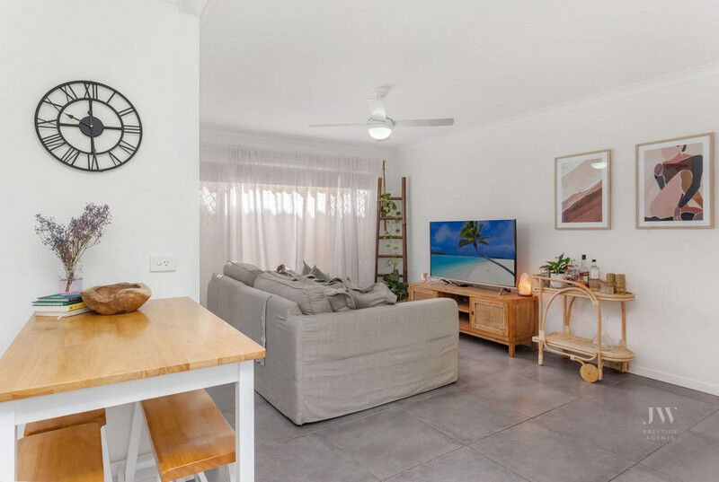 1 / 7 Sixth Avenue, Miami Qld 4220