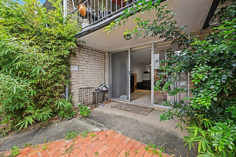 2 / 8 Elizabeth Avenue, Broadbeach Qld 4218