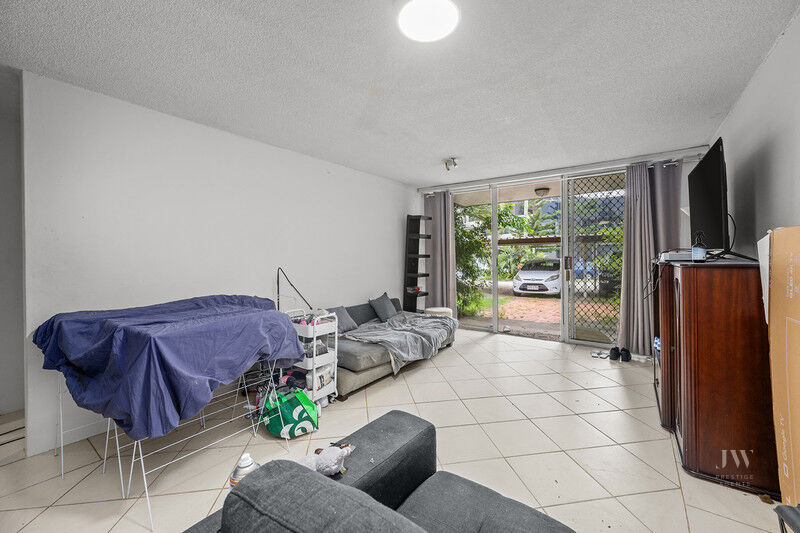 2 / 8 Elizabeth Avenue, Broadbeach Qld 4218