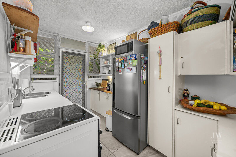 1 / 8 Elizabeth Avenue, Broadbeach Qld 4218