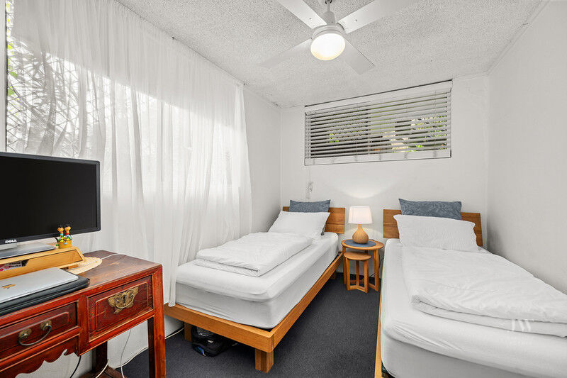 1 / 8 Elizabeth Avenue, Broadbeach Qld 4218
