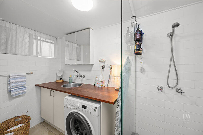 1 / 8 Elizabeth Avenue, Broadbeach Qld 4218