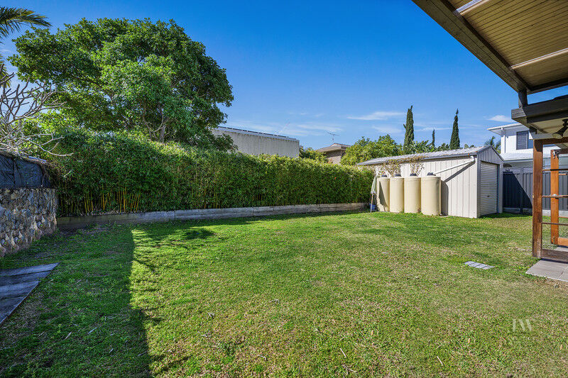 26 Ilkinia Avenue, Broadbeach Waters Qld 4218
