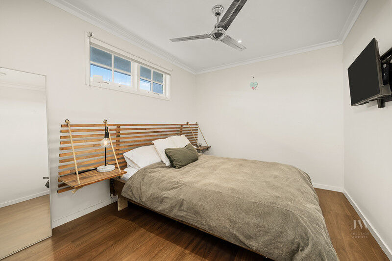 26 Ilkinia Avenue, Broadbeach Waters Qld 4218