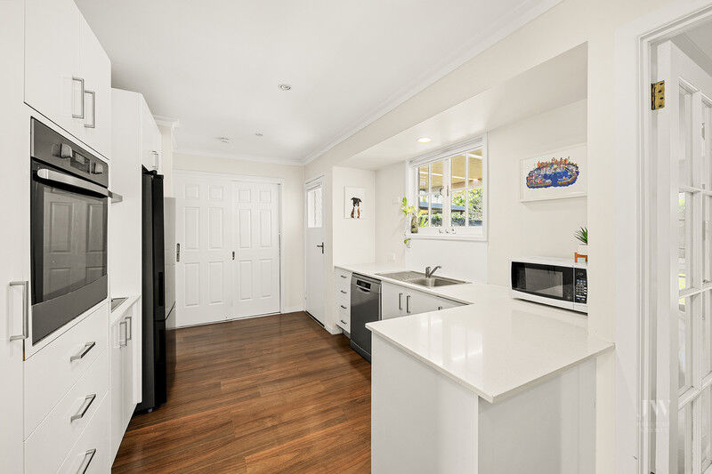 26 Ilkinia Avenue, Broadbeach Waters Qld 4218