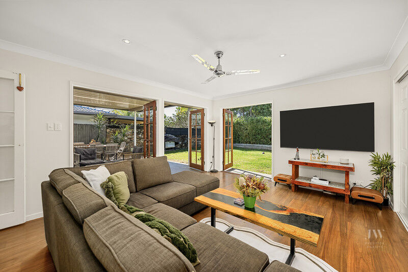 26 Ilkinia Avenue, Broadbeach Waters Qld 4218