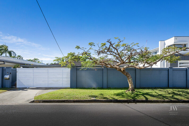 26 Ilkinia Avenue, Broadbeach Waters Qld 4218