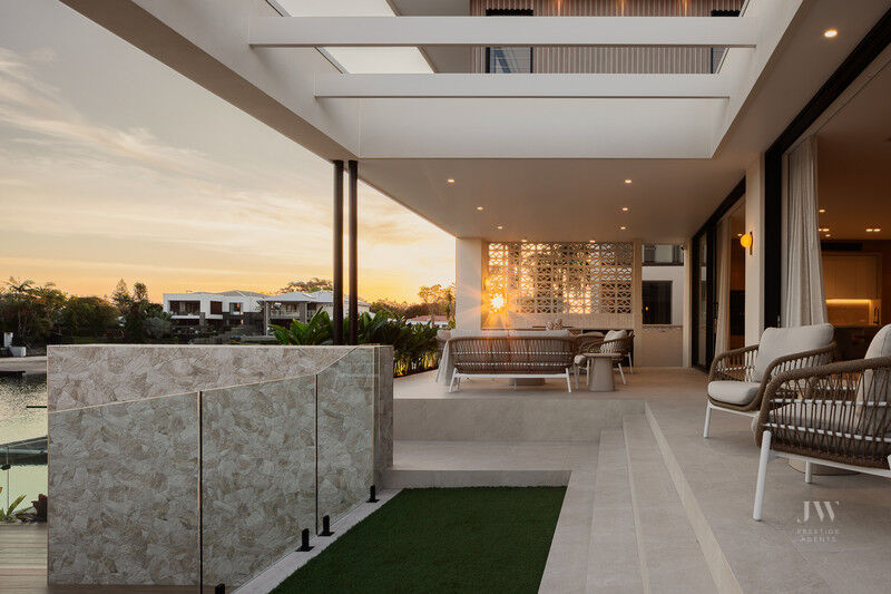 12 Grant Place, Broadbeach Waters Qld 4218