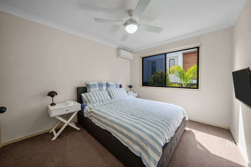 2 / 80 Pohlman Street, Southport Qld 4215