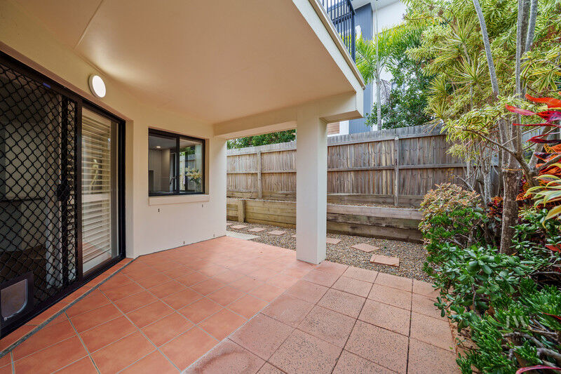 2 / 80 Pohlman Street, Southport Qld 4215