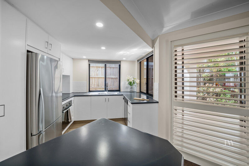 2 / 80 Pohlman Street, Southport Qld 4215