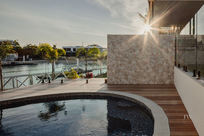 12 Grant Place, Broadbeach Waters Qld 4218