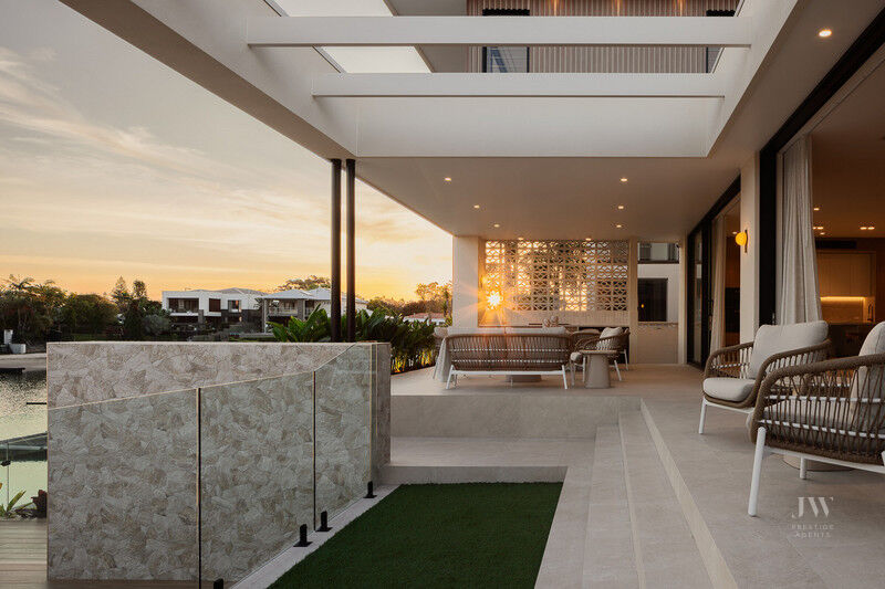 12 Grant Place, Broadbeach Waters Qld 4218