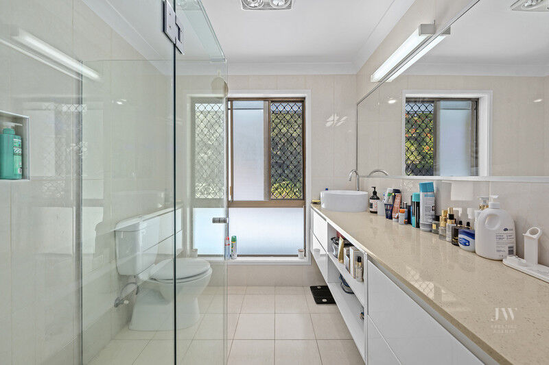 6 Cammeray Court, Robina Qld 4226