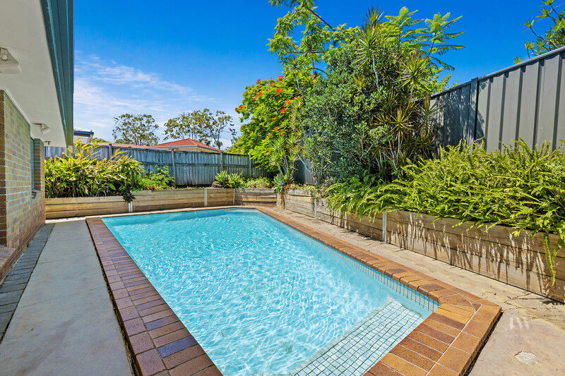 6 Cammeray Court, Robina Qld 4226