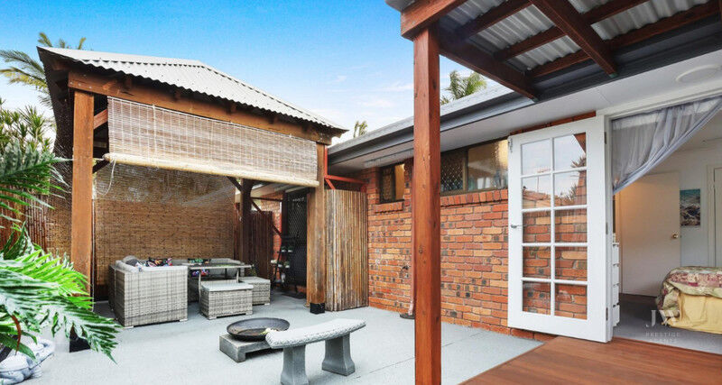 1 / 1a Brookside Road, Labrador Qld 4215
