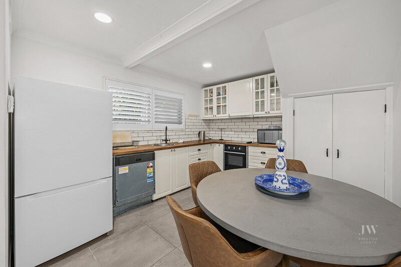 1 / 7 Sixth Avenue, Miami Qld 4220