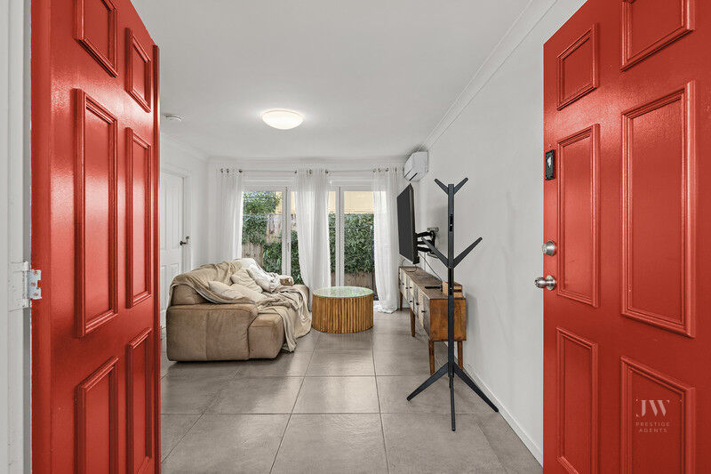 1 / 7 Sixth Avenue, Miami Qld 4220