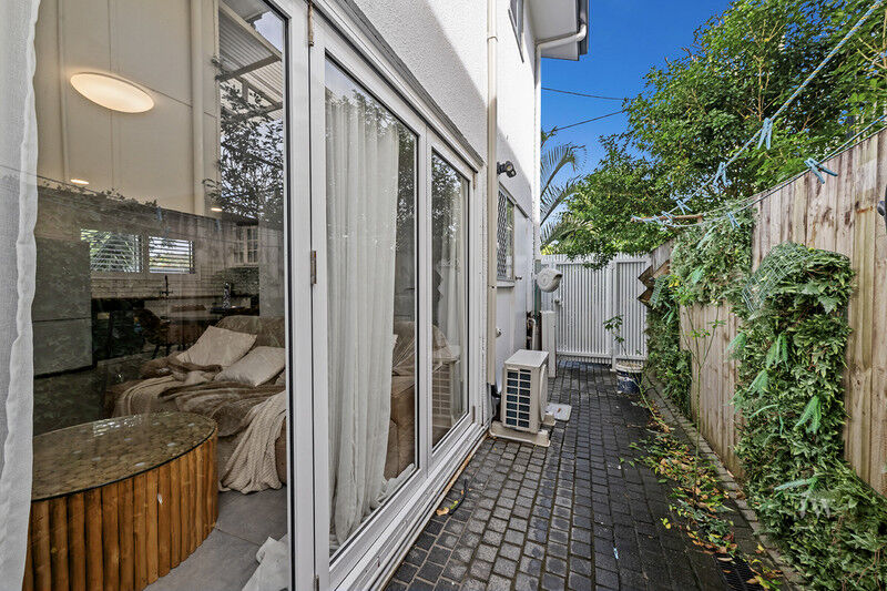 1 / 7 Sixth Avenue, Miami Qld 4220