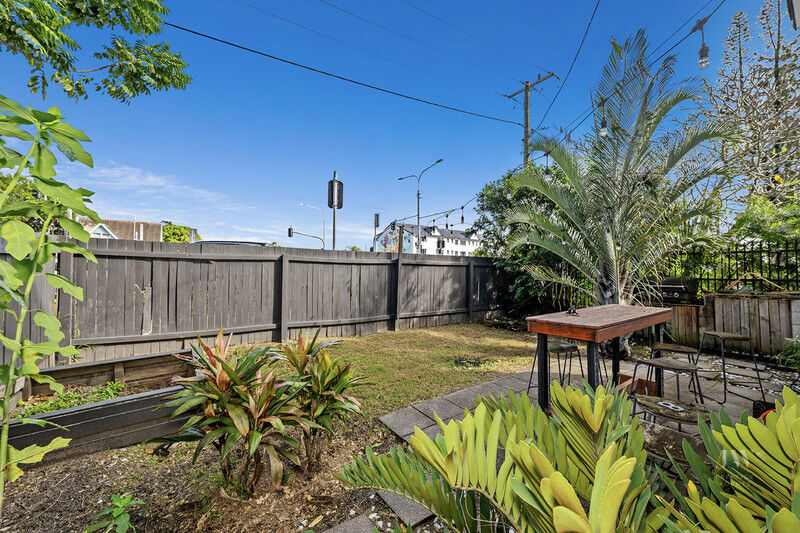1 / 7 Sixth Avenue, Miami Qld 4220