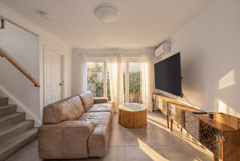 1 / 7 Sixth Avenue, Miami Qld 4220