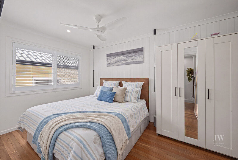 1 / 7 Sixth Avenue, Miami Qld 4220