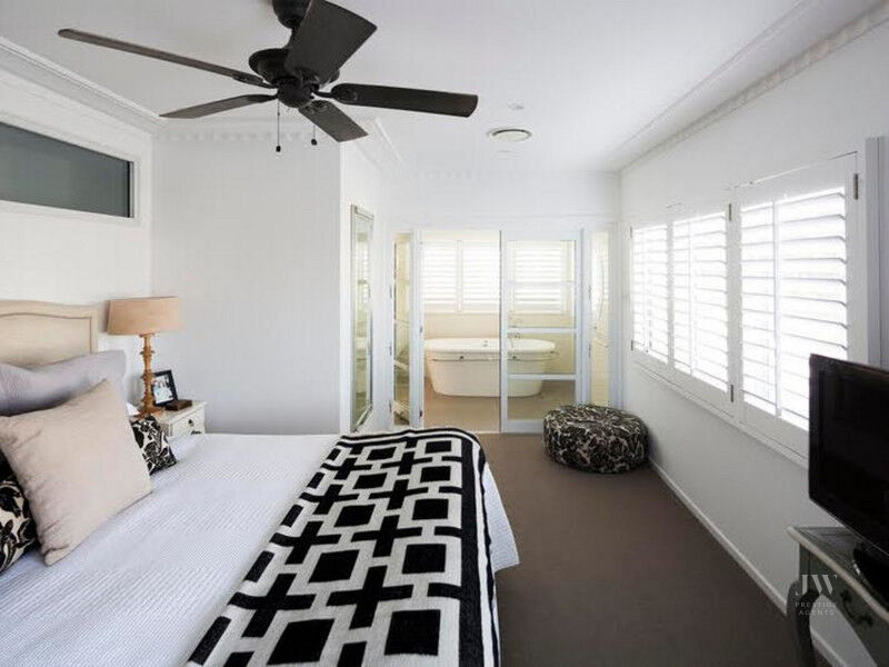 8 Seagull Avenue, Mermaid Beach Qld 4218
