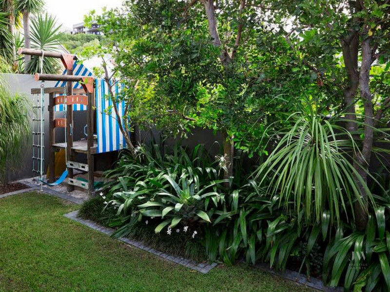8 Seagull Avenue, Mermaid Beach Qld 4218