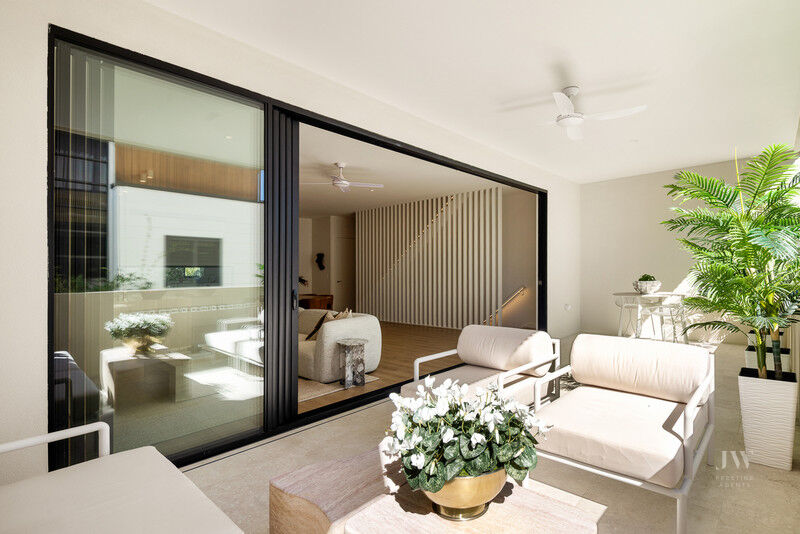 2 / 8 Avanti Street, Mermaid Waters Qld 4218