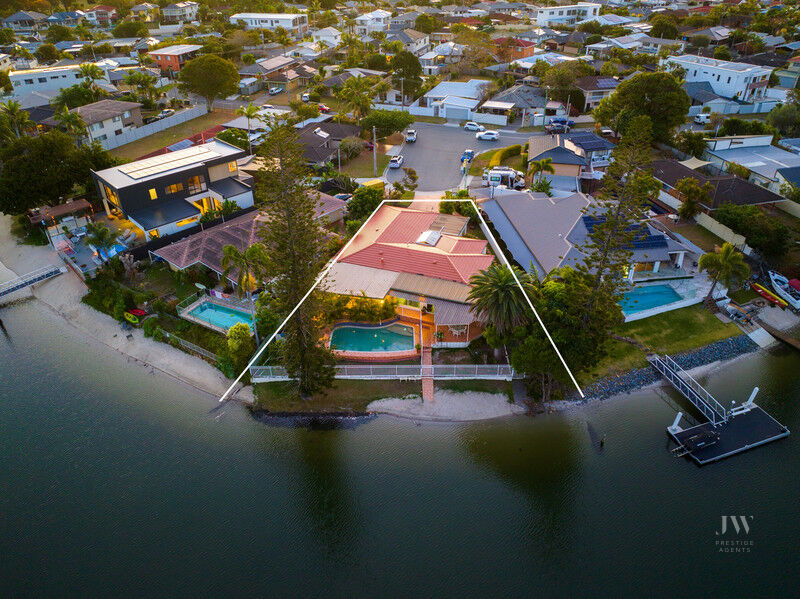 6 Vevey Street, Mermaid Waters Qld 4218