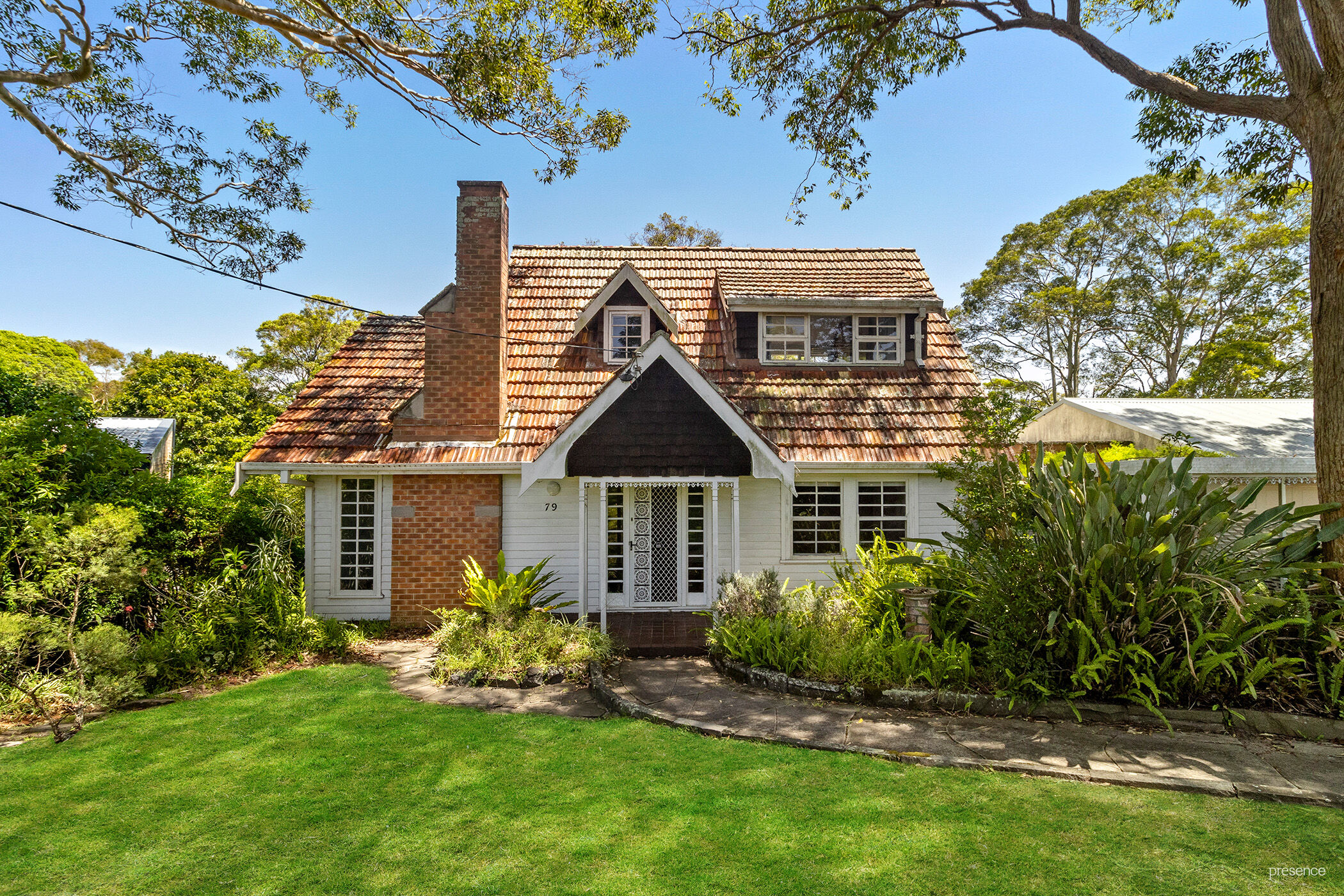 Selling $900,000 - $990,000