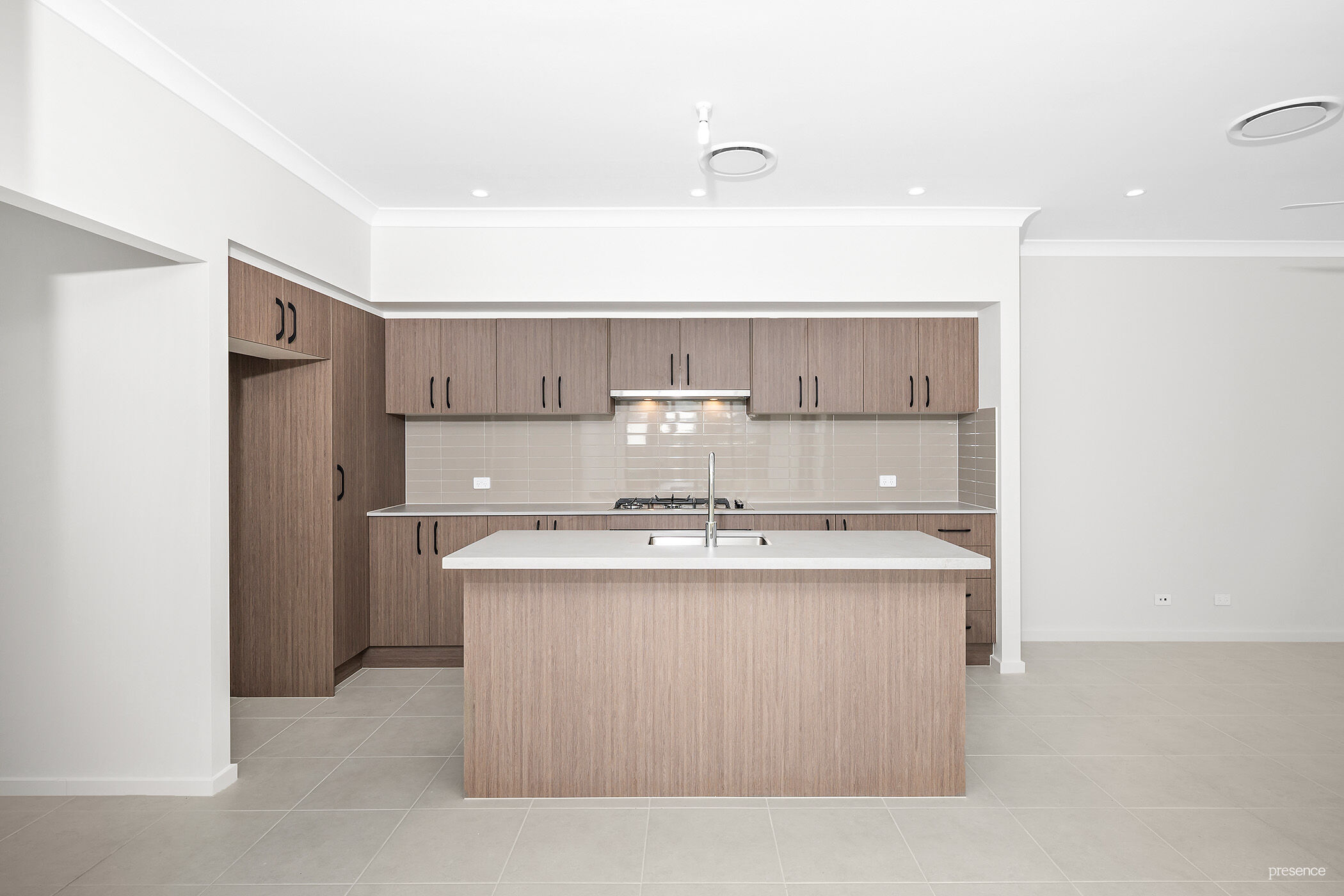 $860 Per Week - Leased on May 2026