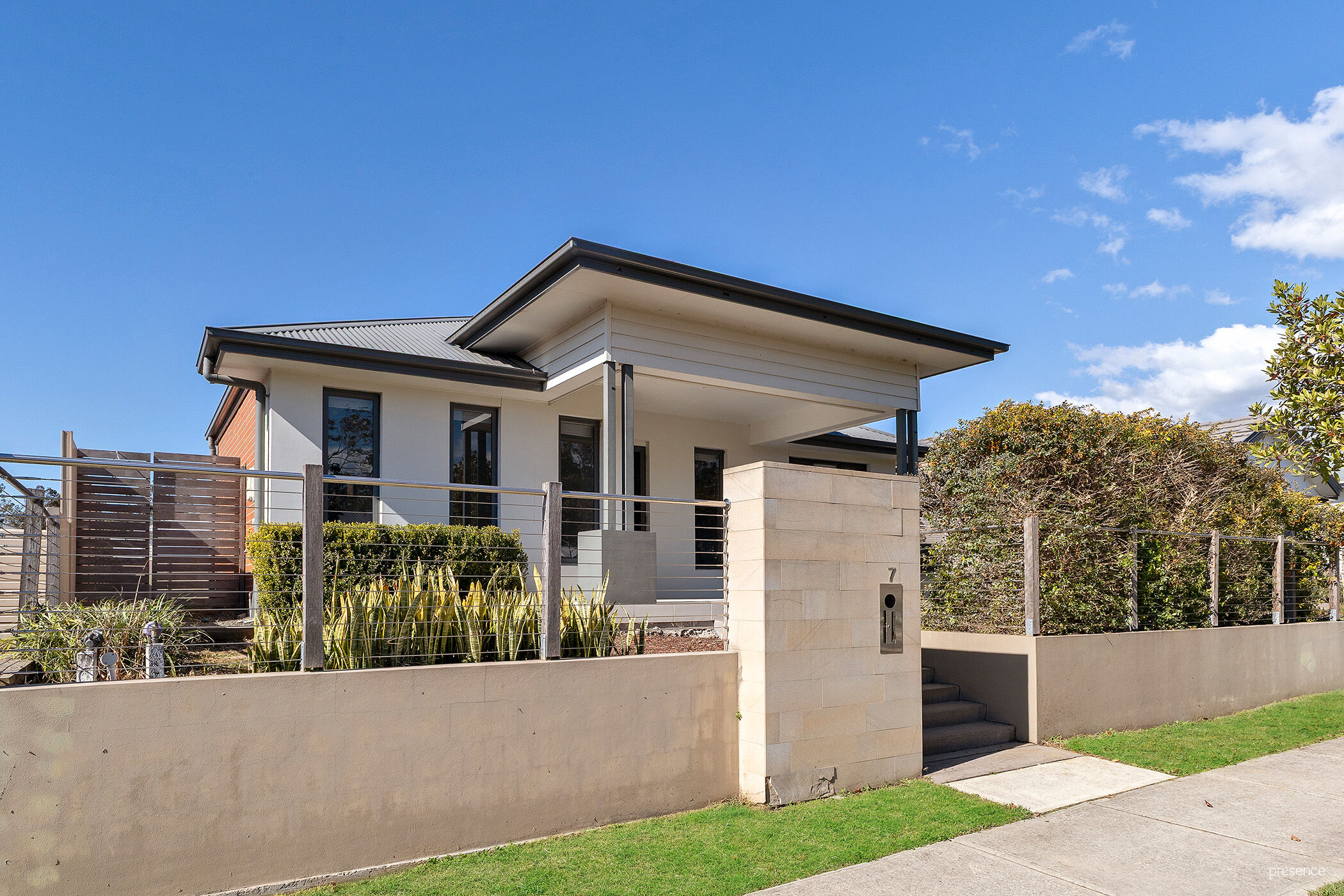 Selling $815,000 - $860,000