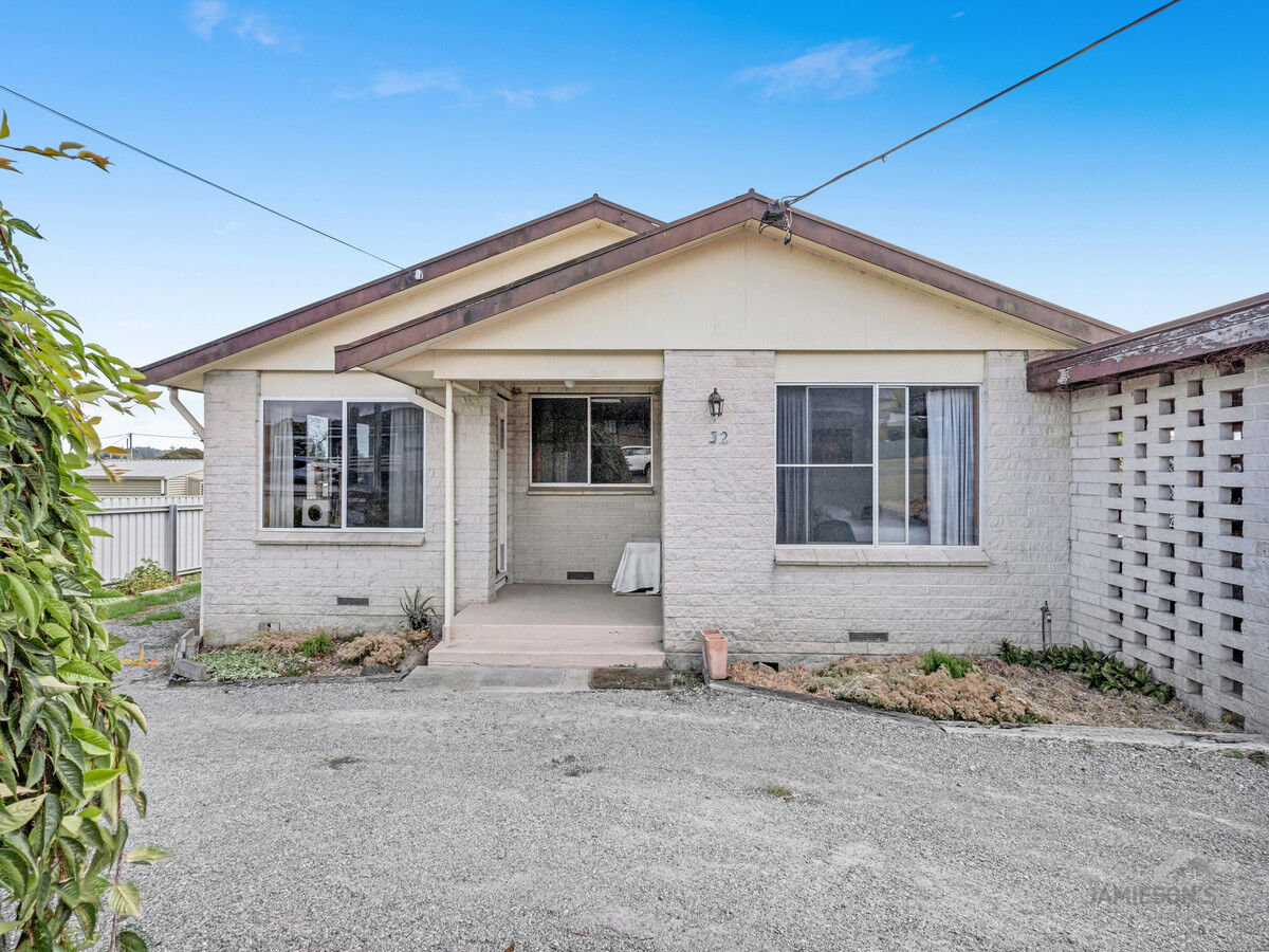 Family Life & Coastal Charisma Lee Jamieson's Real Estate