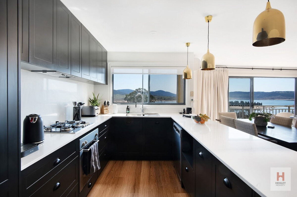 Northern Aspect Townhouse Available for Summer! Henley Property Sales