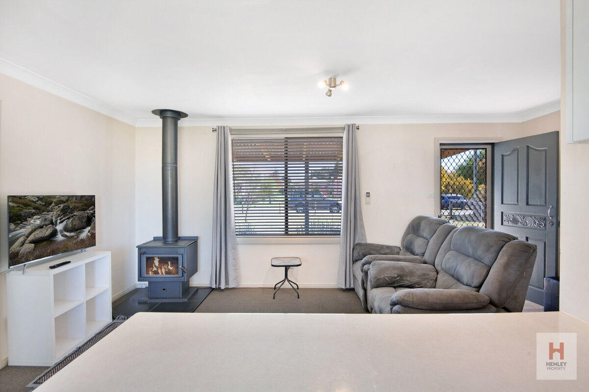 2 bedroom home available on a 12 months lease Henley Property Sales