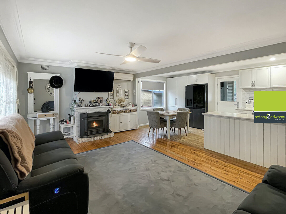 13 Emmerson Street, Goulburn NSW 2580, Goulburn - Thumbnail 2